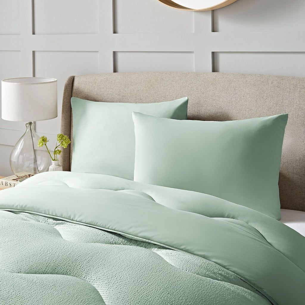 Night Lark Seersucker Coverless Duvet Set in Green lifestyle